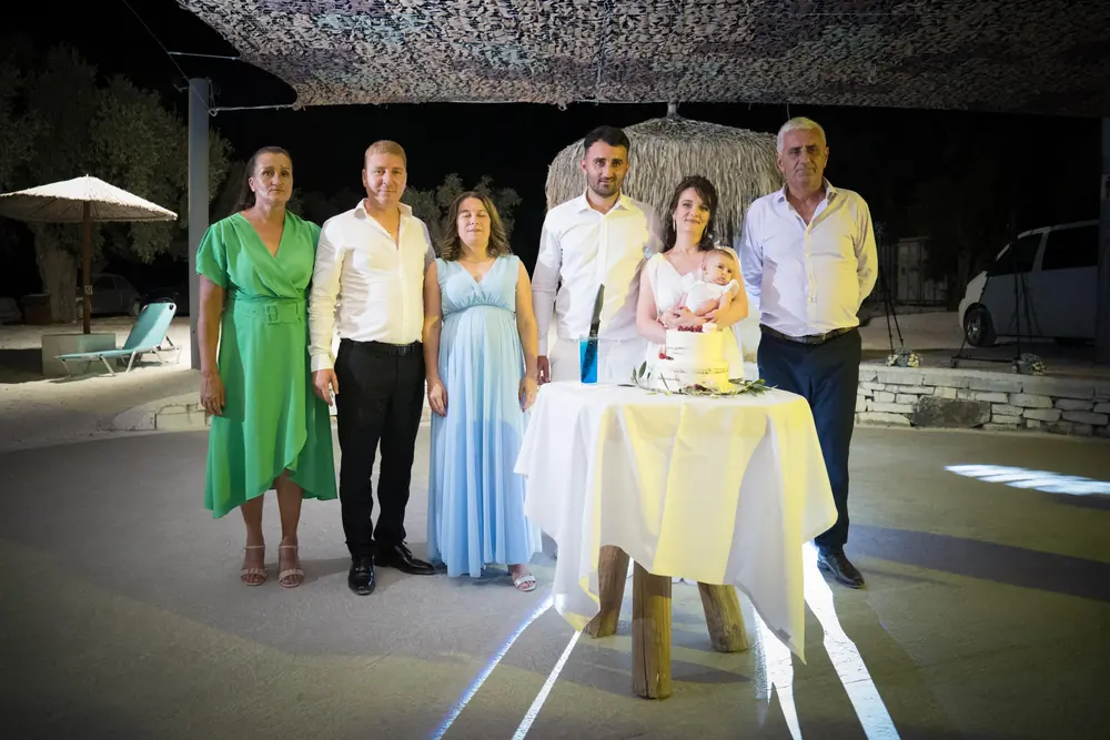 Atmosferă de nuntă cu DJ și invitați